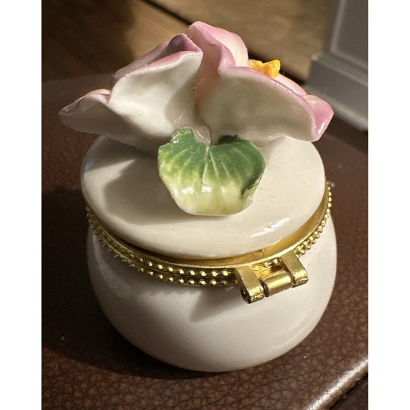 Vintage Trinket Box Hinged Flowers 2.5” X 2” B1 - Picture 2 of 5